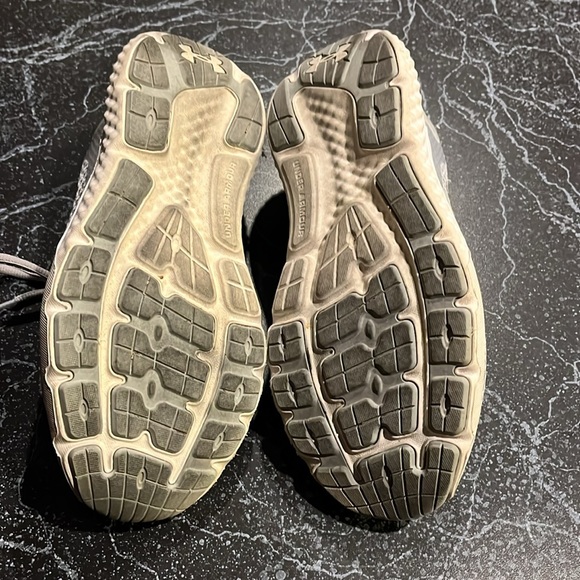 Under Armour charged rogue running athletic shoes women’s size 8.5 - Picture 3 of 7